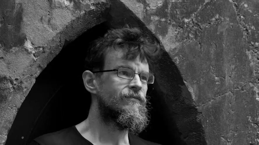 dan holloway headshot