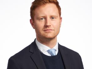 alex routledge headshot